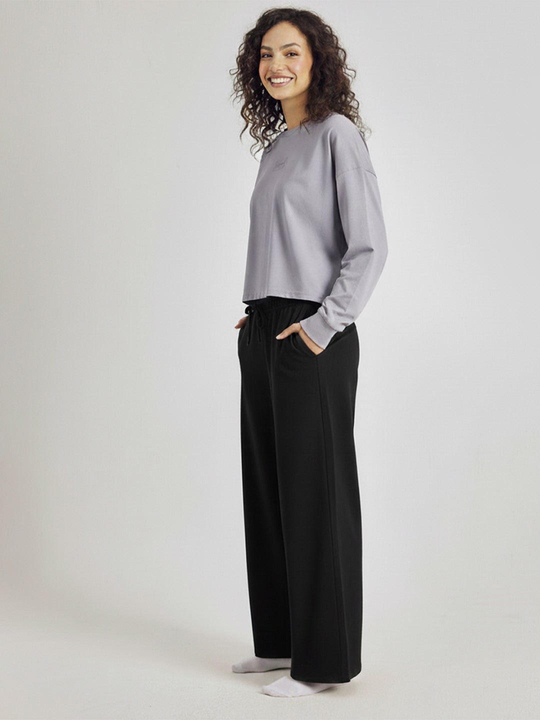 Women Solid Round Neck Pullover Oversized Sweatshirt