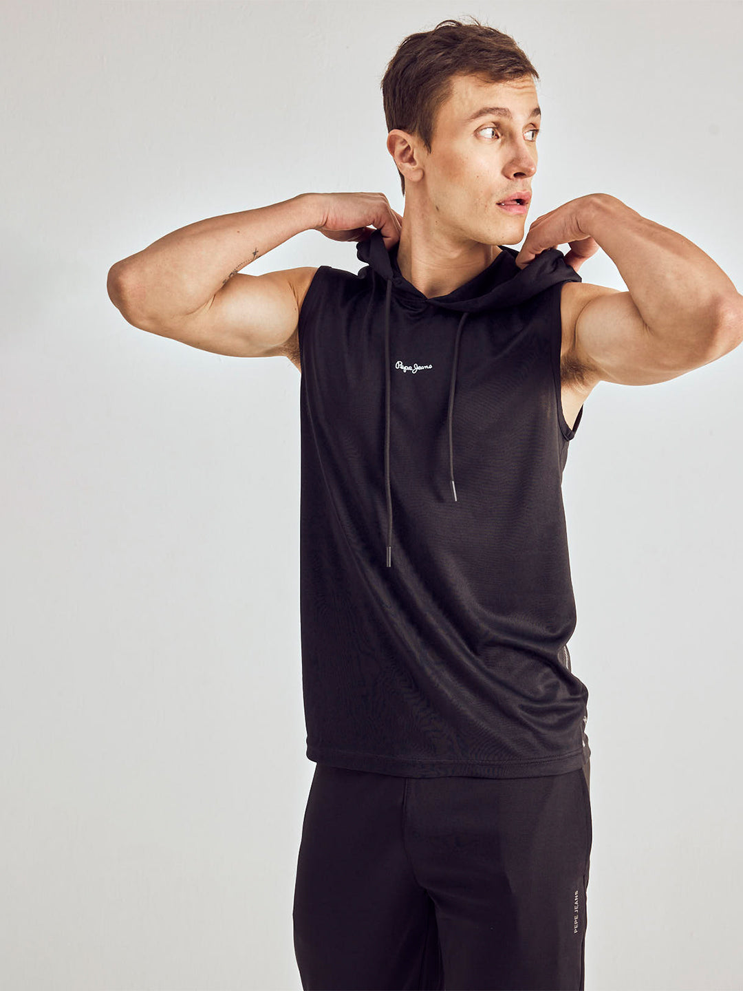 MEN ACTIVE HOODIE VEST-Black